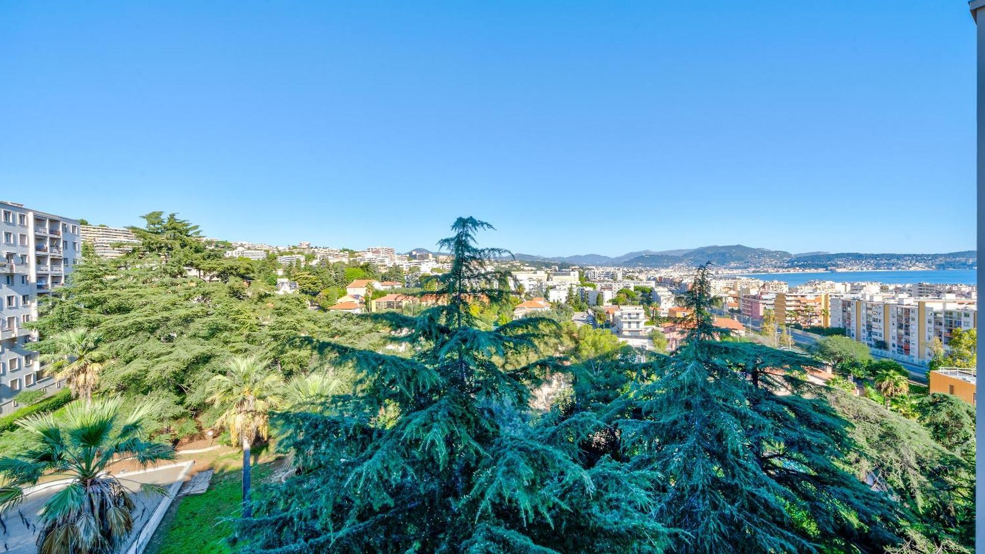 Superbe 3p Vue Avec Parking * Nice