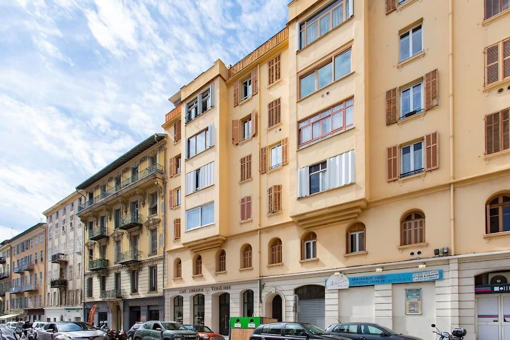 L58 Staywizus - Port 2 Bdrs 5mins Old Town & Tram Apartment