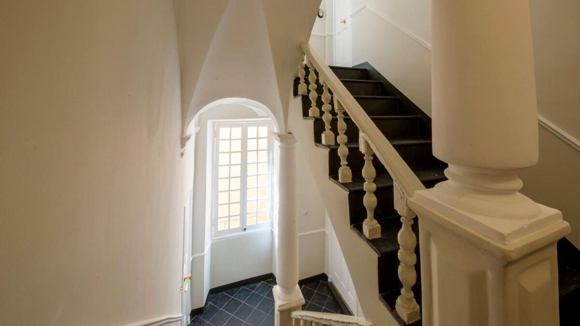 06a2 - Heart Of Old Beautiful Renovated Appartement