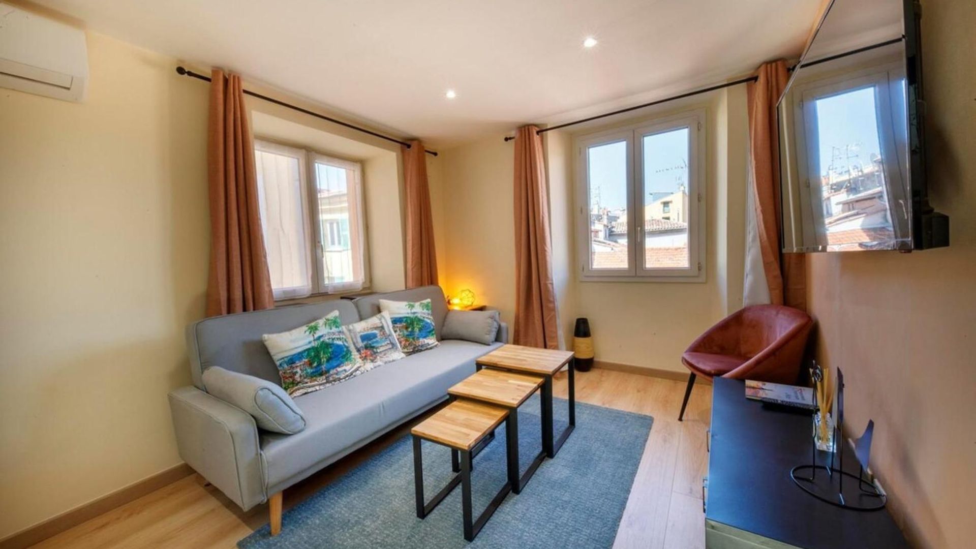 06a2 - Heart Of Old Beautiful Renovated Appartement
