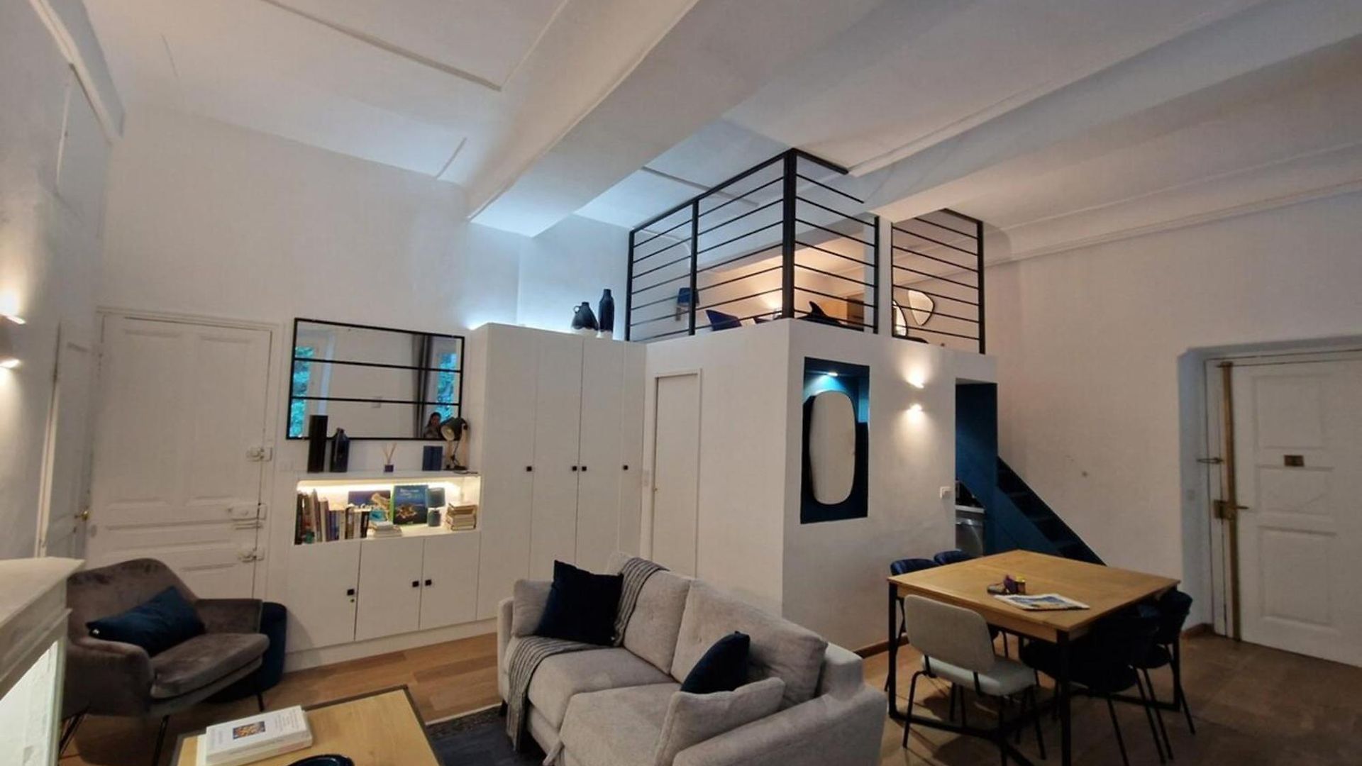 06a4 - Situation Exceptionnelle Au Port De Appartement Nice