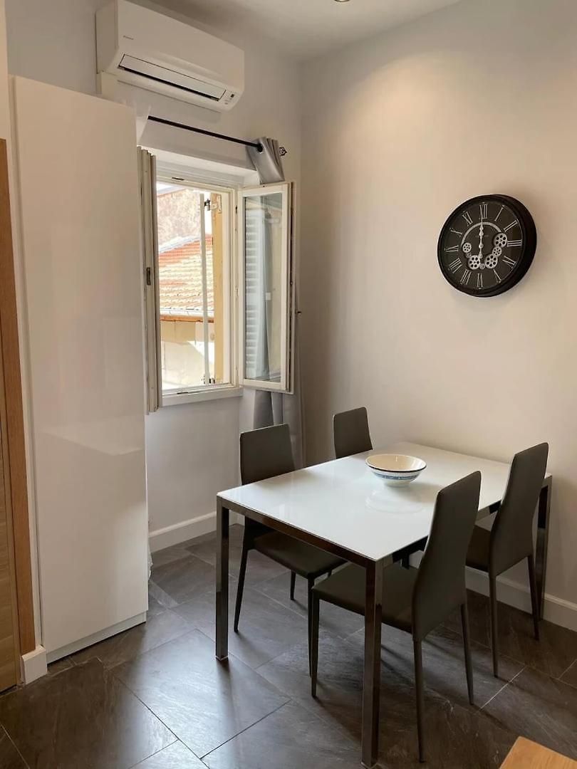 Massena : Hyper Centre 2p Appartement Nice