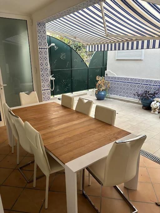 Piscine Jacuzzi Privée Chauffée, Terrasse Et Garage à *