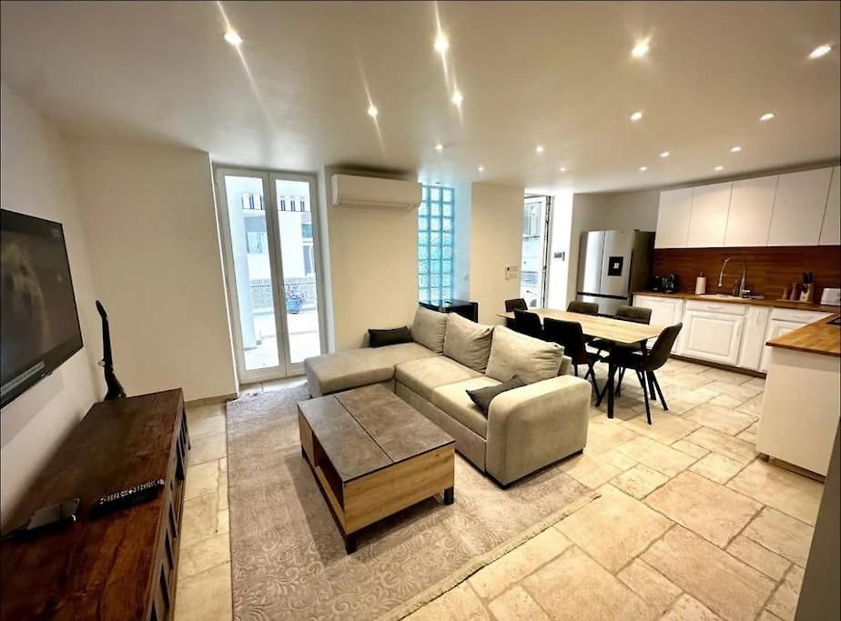 Piscine Jacuzzi Privée Chauffée, Terrasse Et Garage à