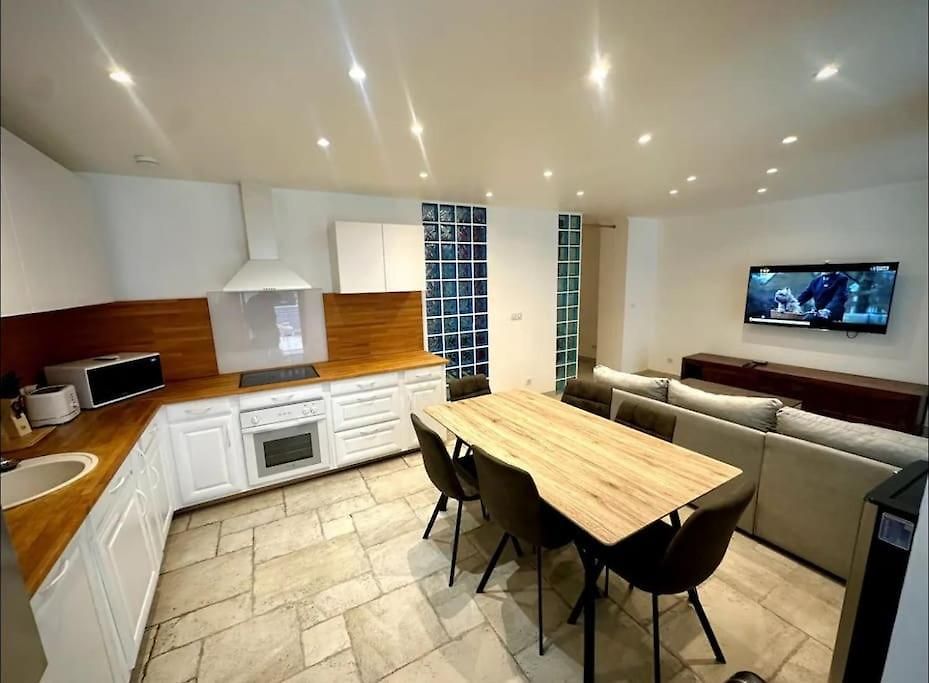 Appartement Piscine Jacuzzi Privée Chauffée, Terrasse Et Garage à *