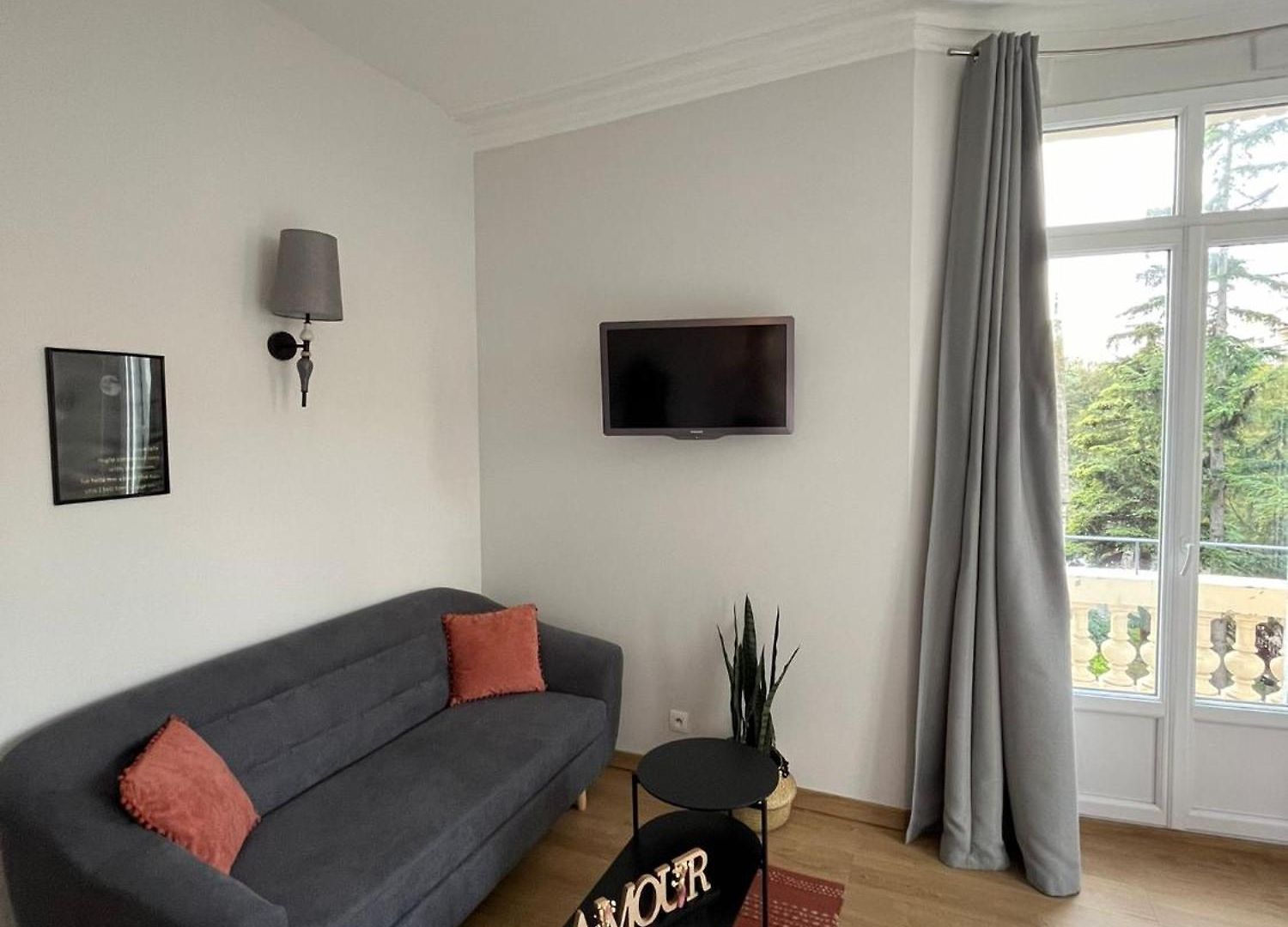 Hotel La Victor Hugo 3*