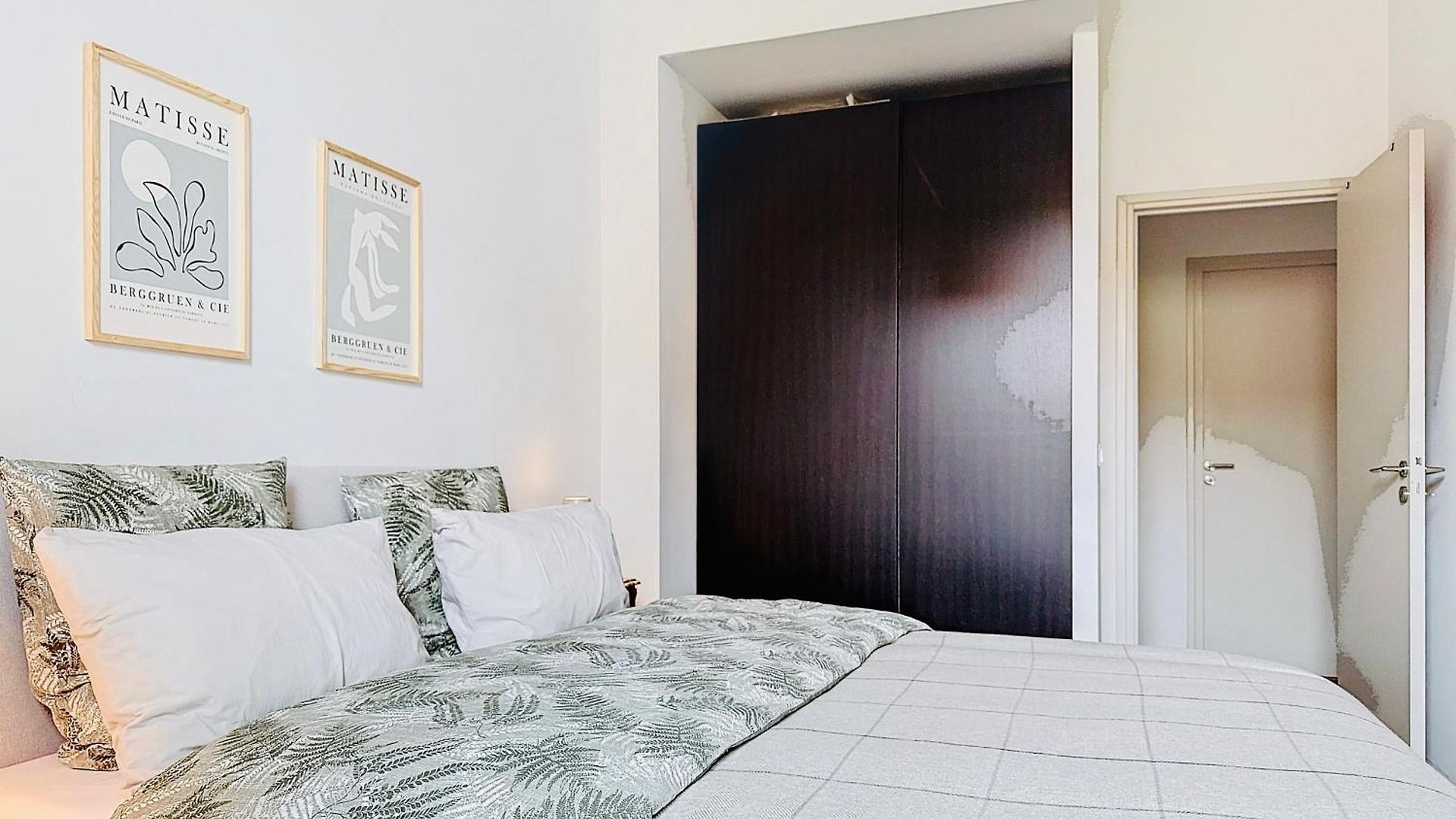 Charming 2-bedroom Retreat Near Center With Excellent Transport Links *