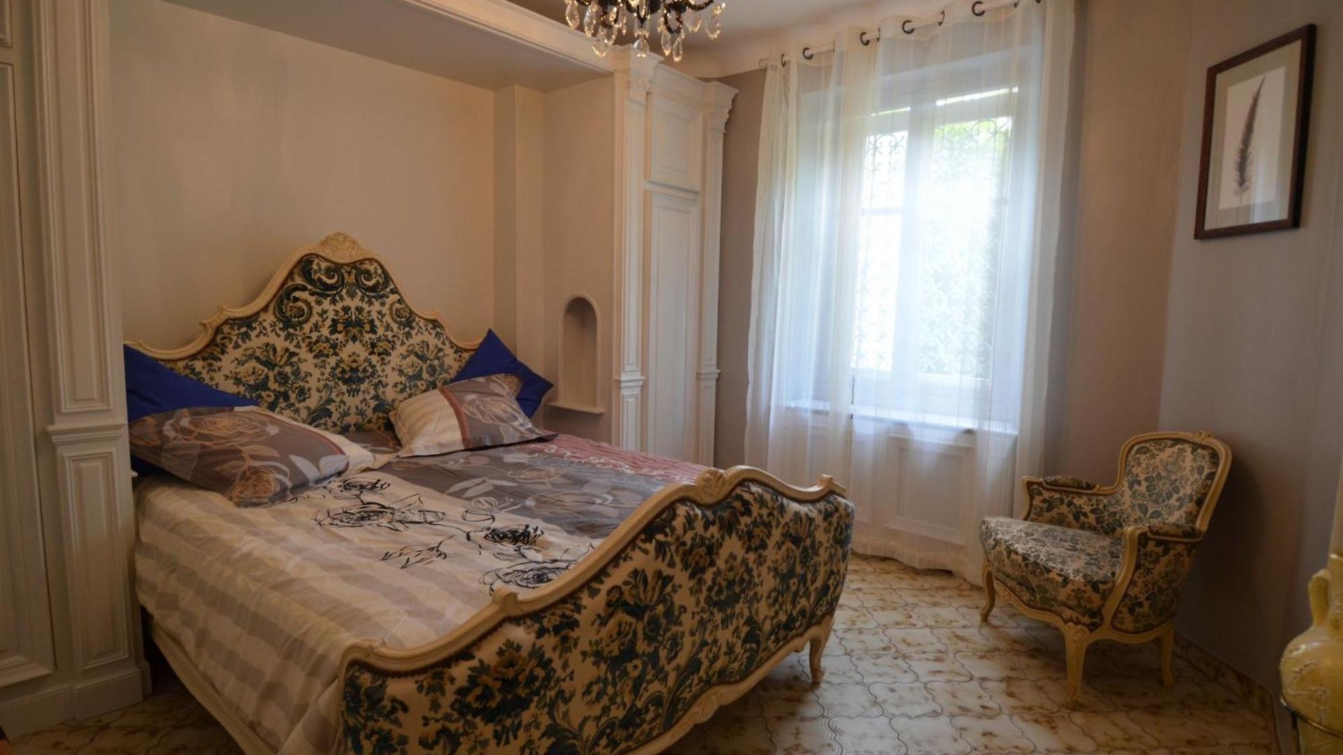 Apartment Ancienne Annonce Parc Louisa - D'epoque Avec Jardin Et Parking 4 Personnes