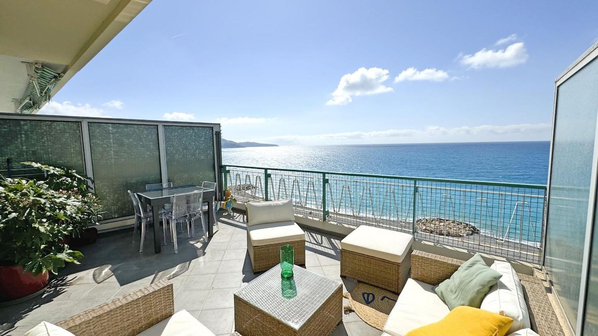 Breathtaking Rooftop Experience On Promenade