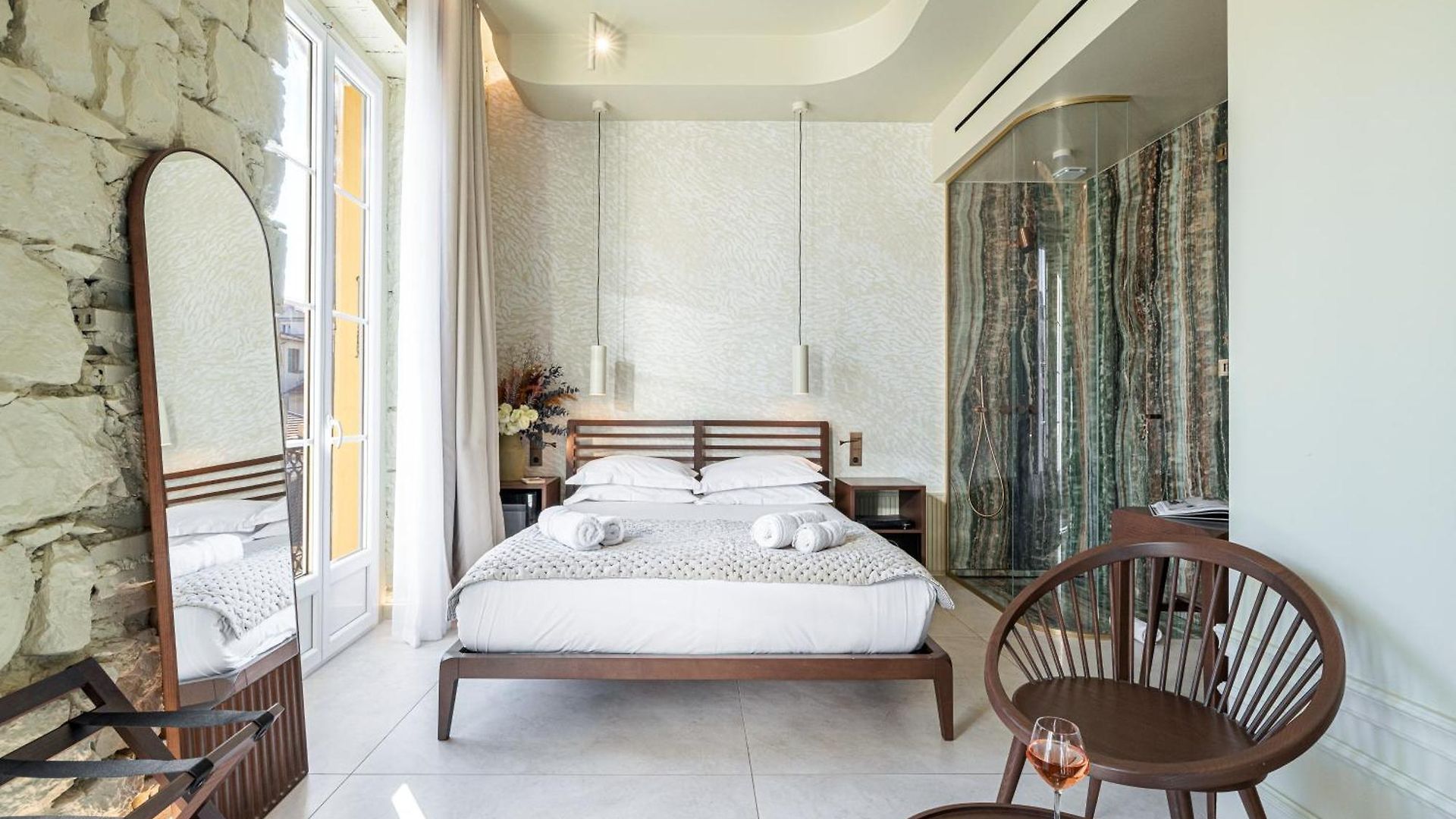 Naomi Hotel 3*