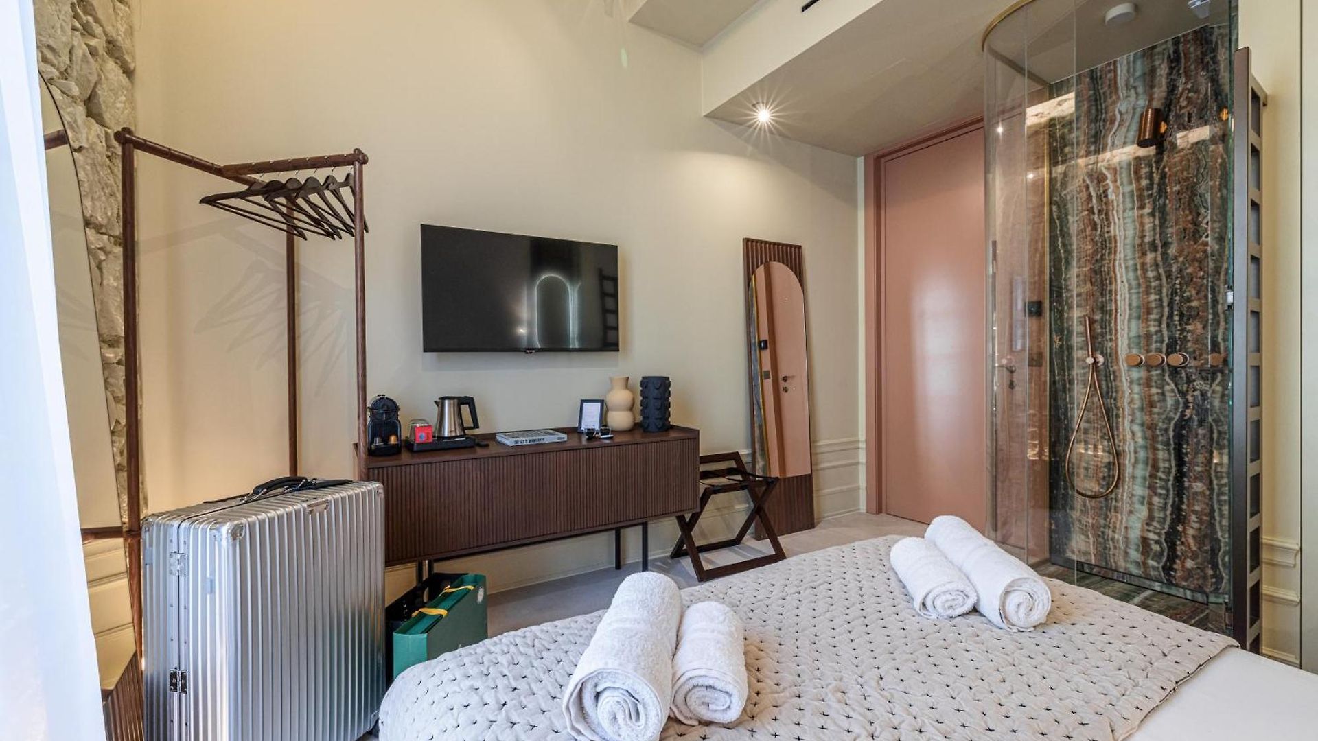 Hotel Naomi 3*