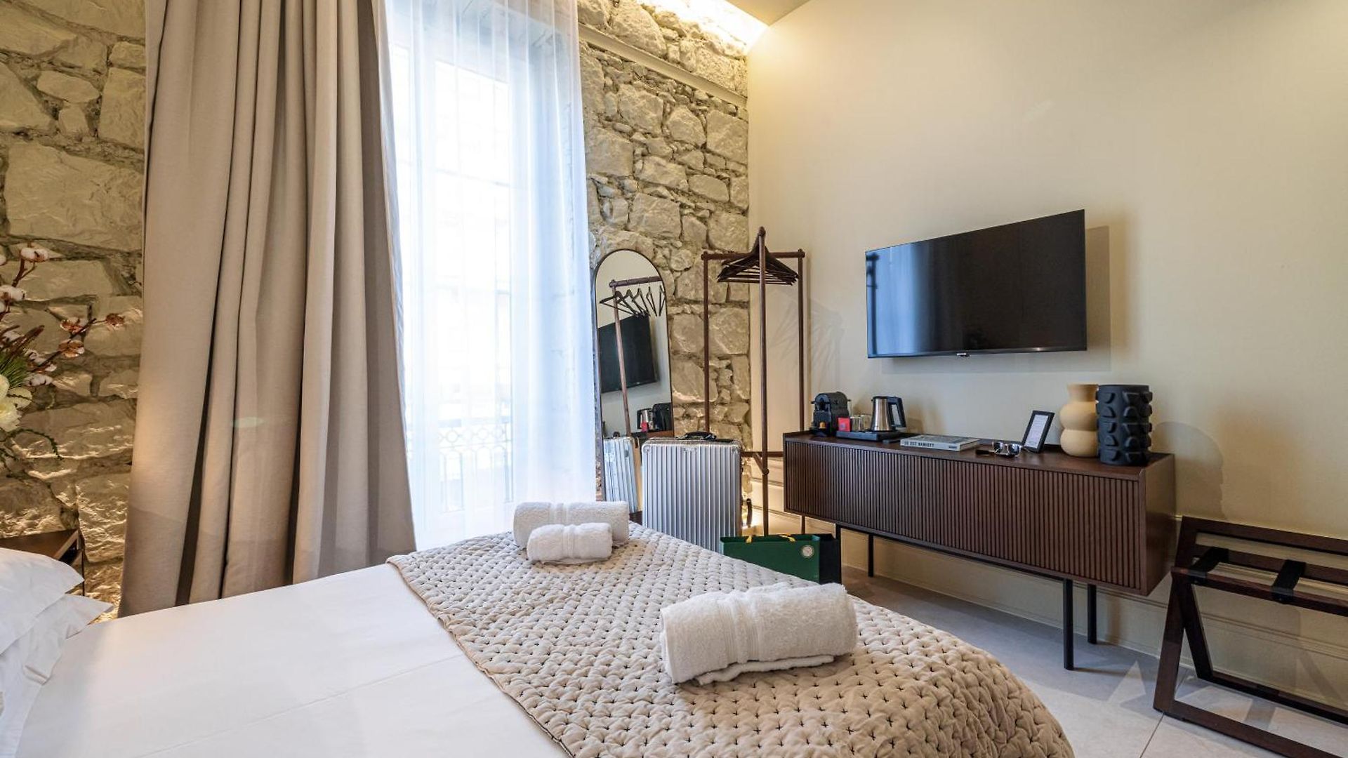 Naomi Hotel Nice