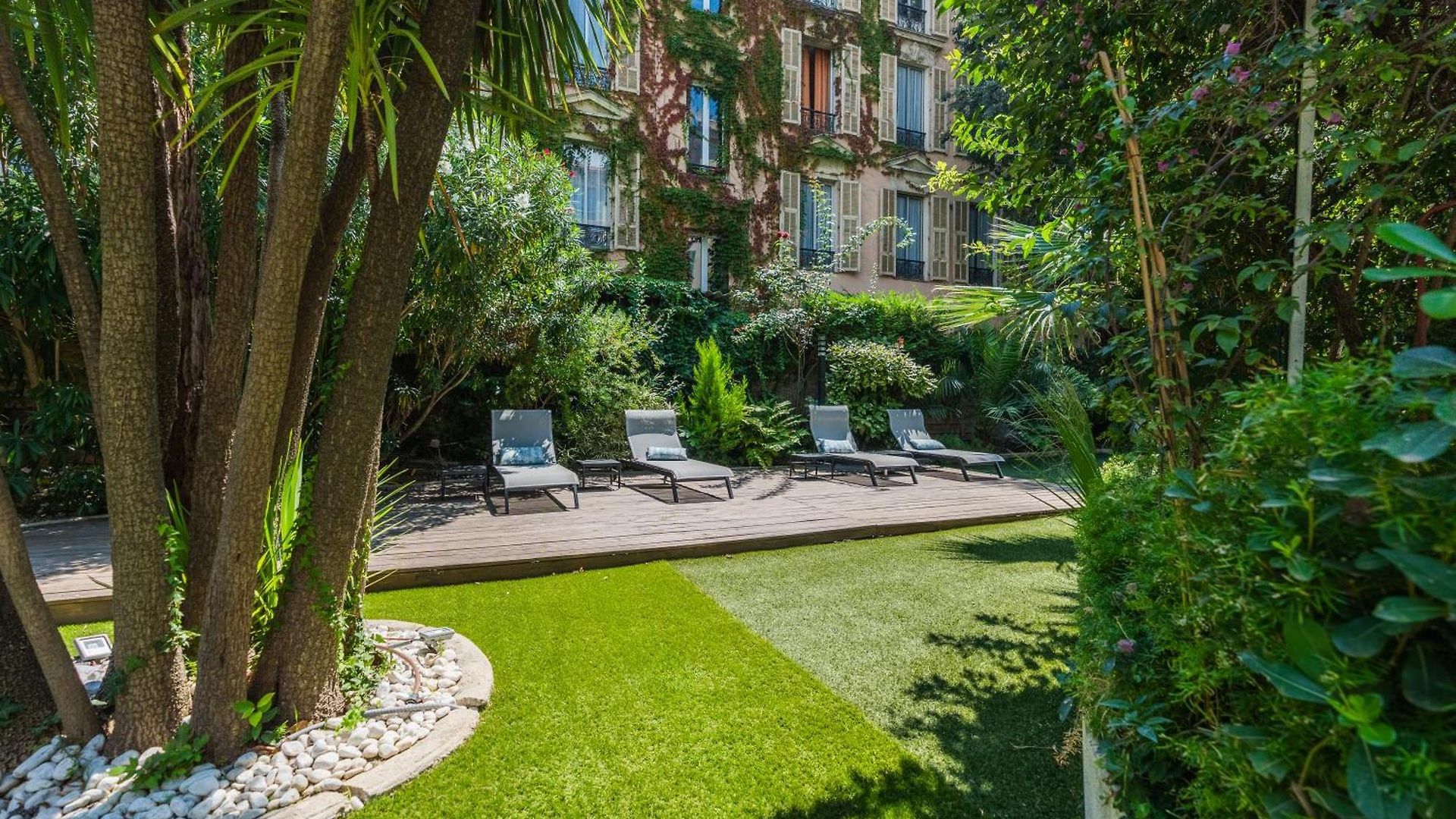 Victoria Hotel 4*