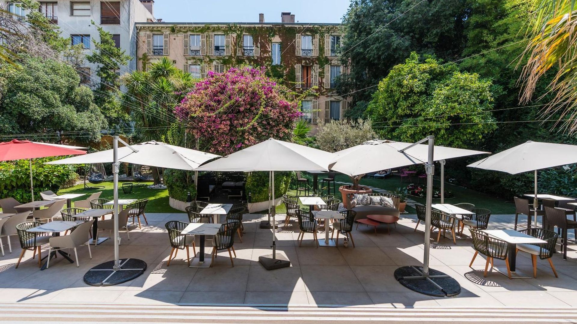 Victoria Hotel 4*