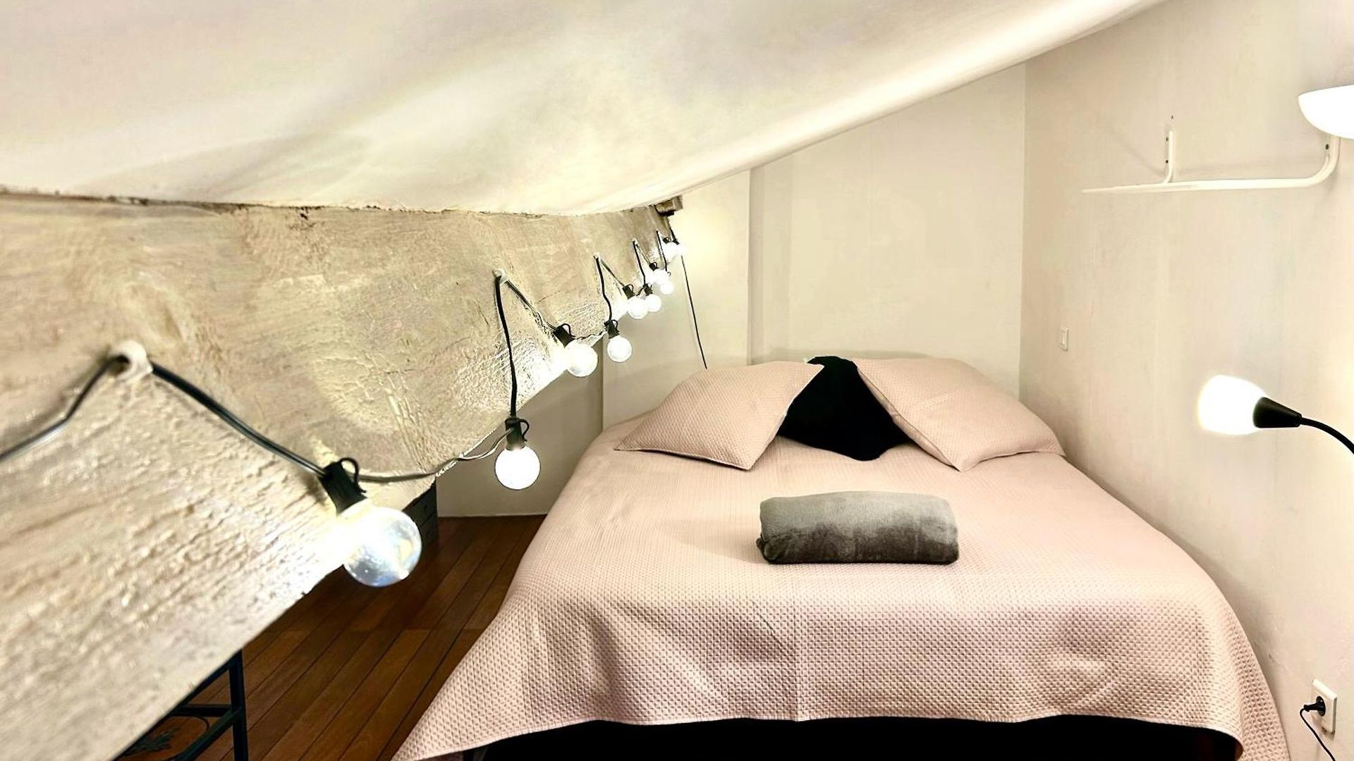 Apartment Lovely & Cozy Duplex Heart Of With Bathtub! *