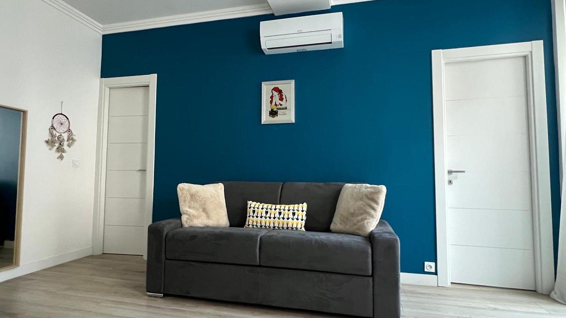 Center 2 Min Walk To Quiet Sunny Balcony Appartement *