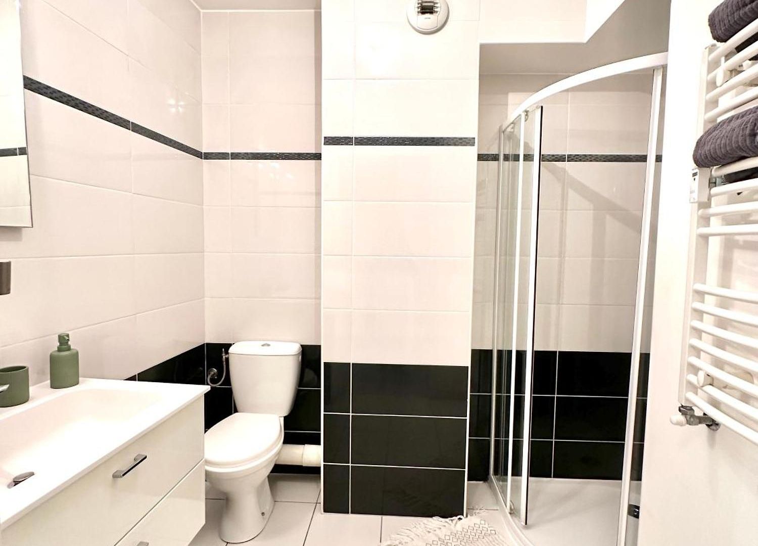 Appartement 600 M De La Promenade Des *