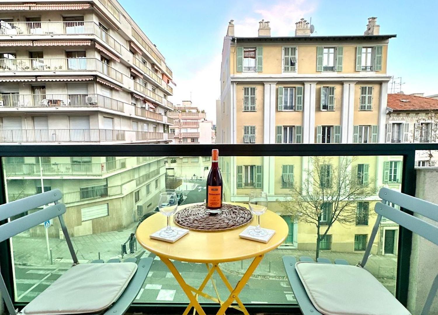 Appartement 600 M De La Promenade Des