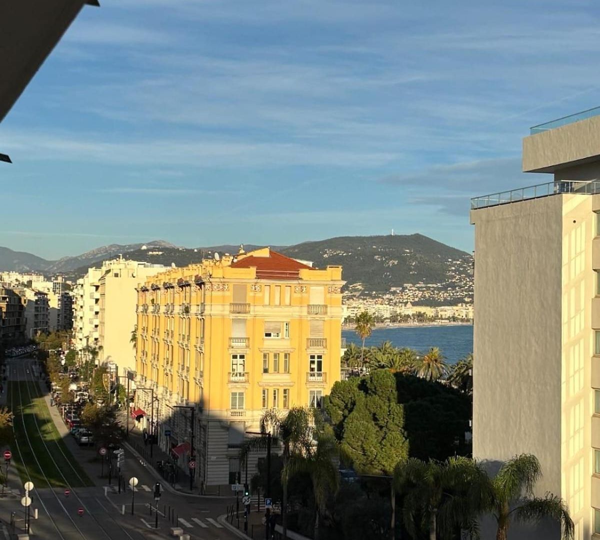 2p Balcon Vue Yourhosthelper 2 Mins De La