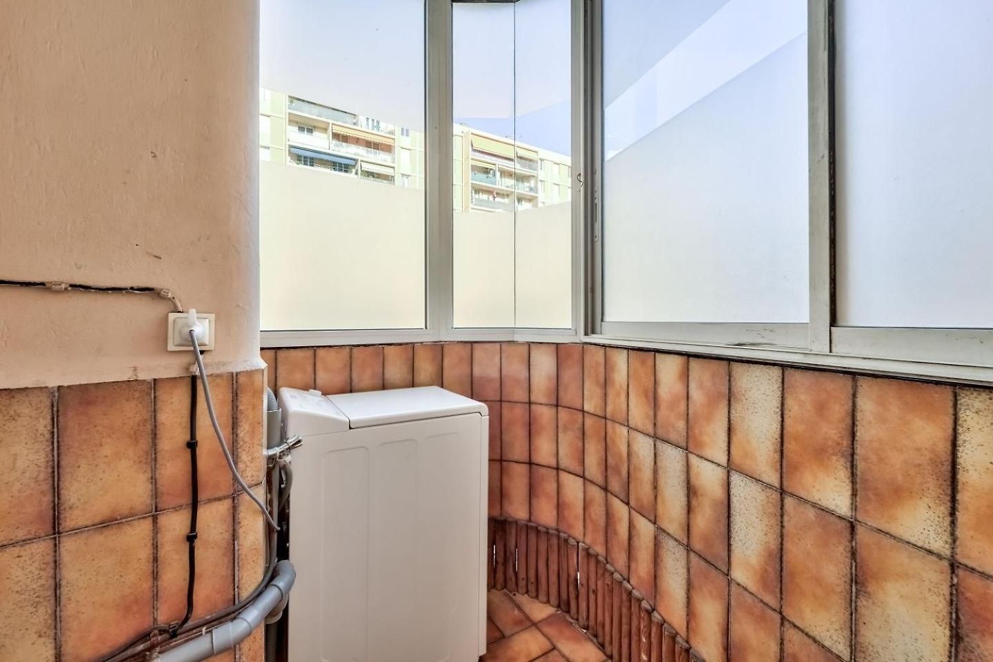 Modern 2br Flat - De