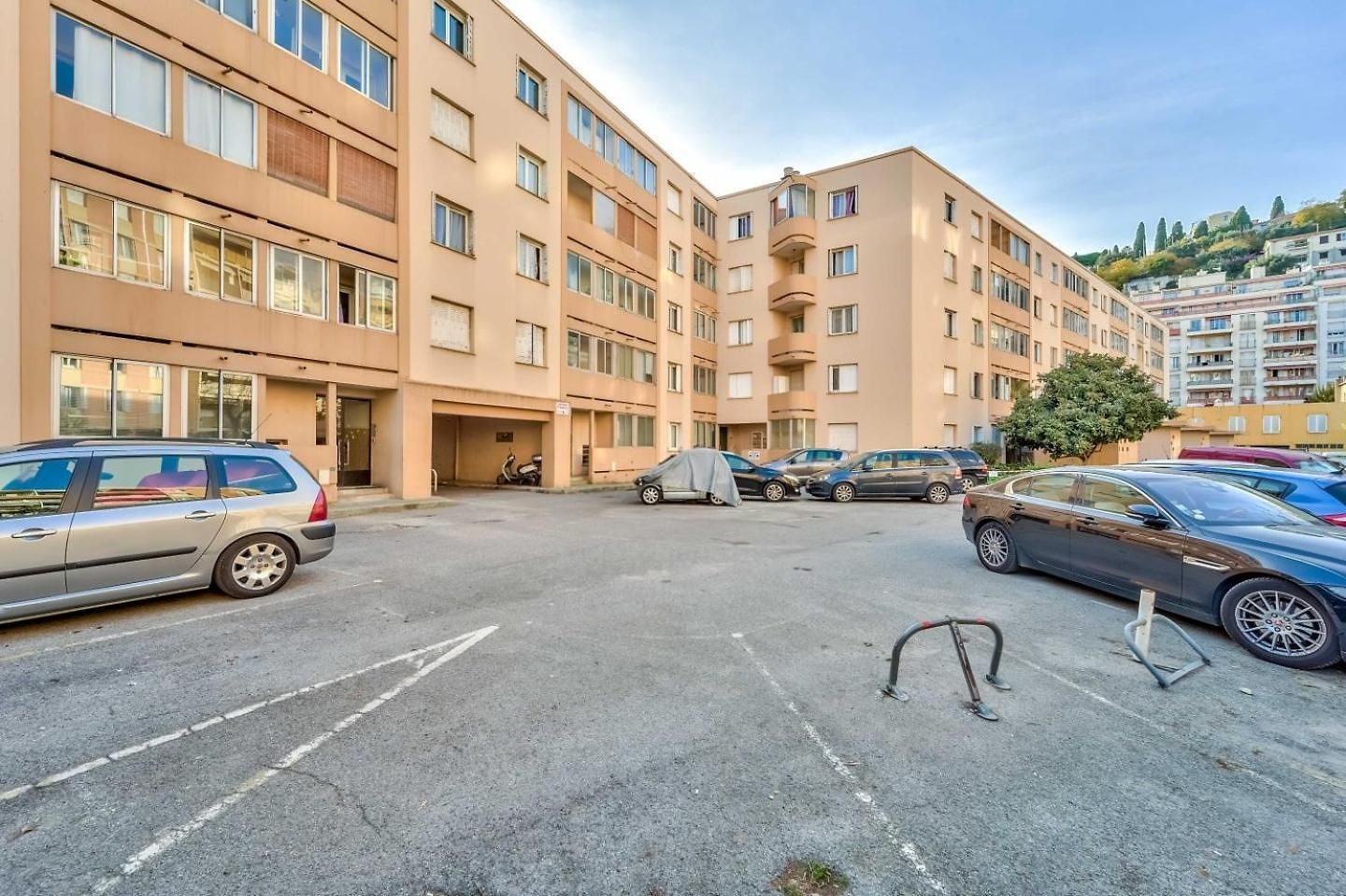 Modern 2br Flat - De * Nice