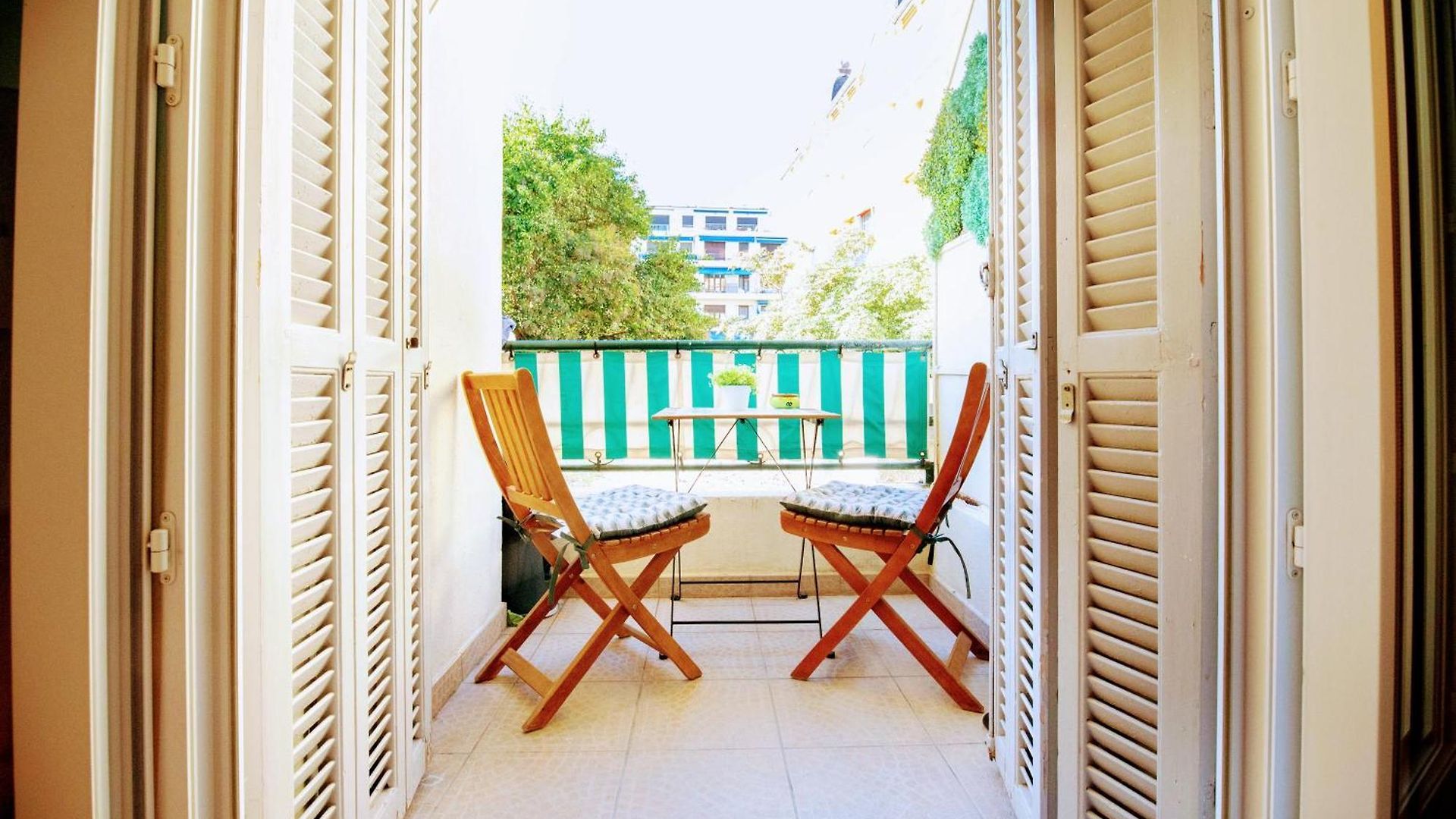 Haliviera - Golden Square, 1min From *