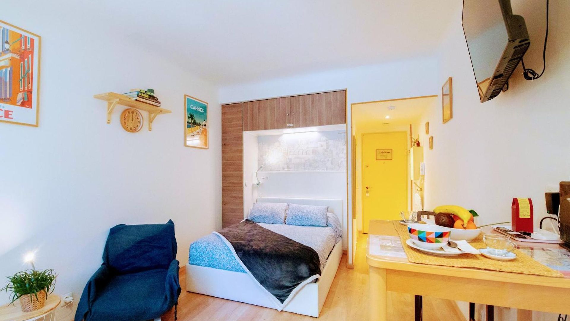 Haliviera - Golden Square, 1min From *