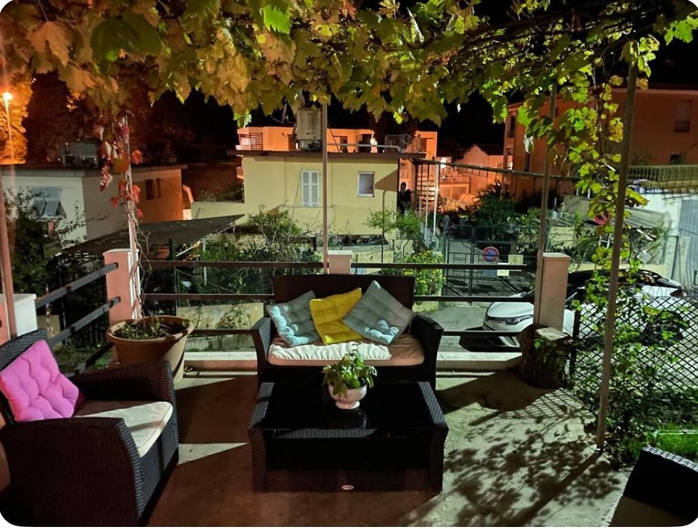Appartement Climatisé Avec Terrasse Ombragée Dans Maison Au Calme Et Dans La Verdure
