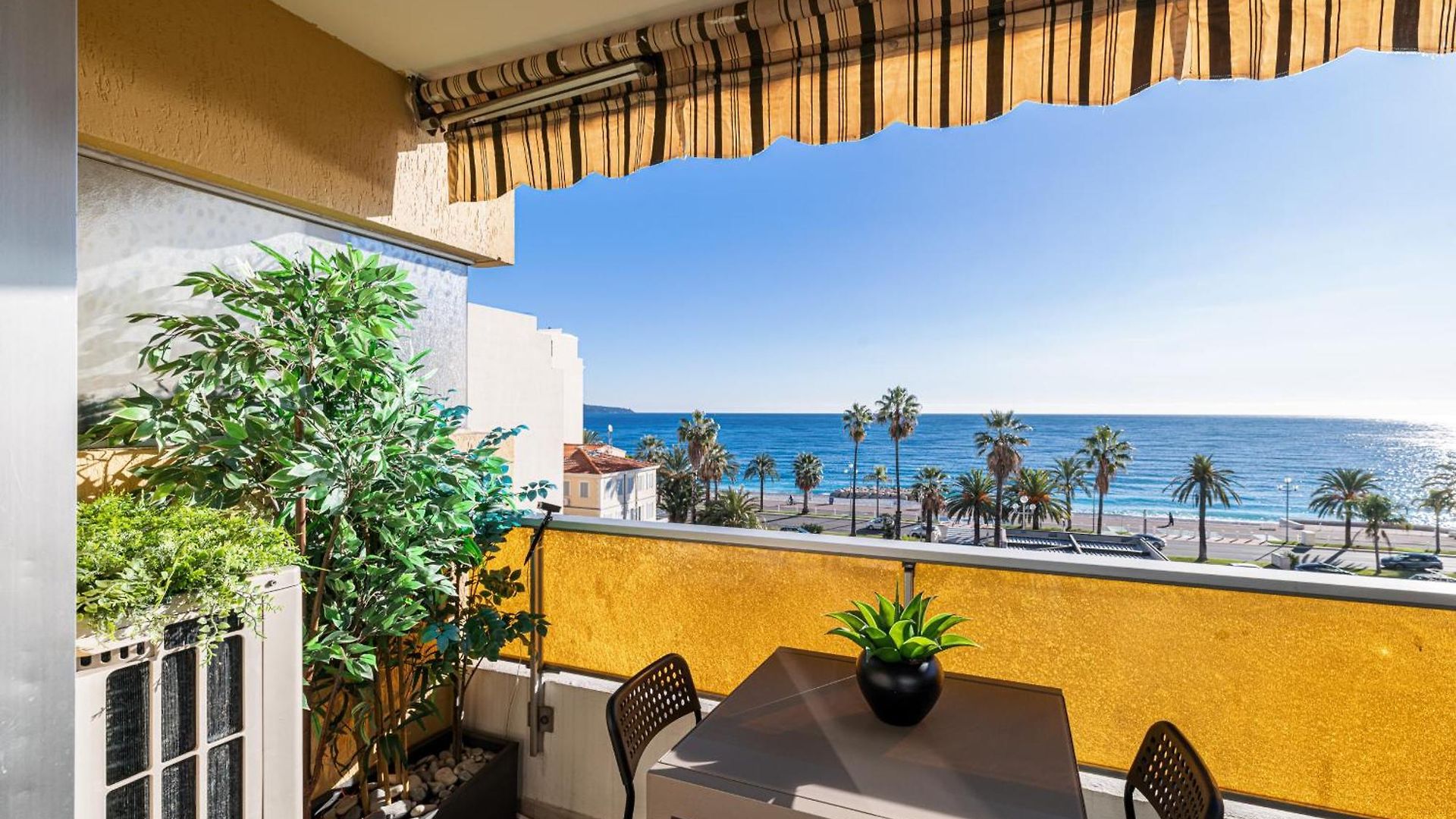 Sea View&promenade Des *