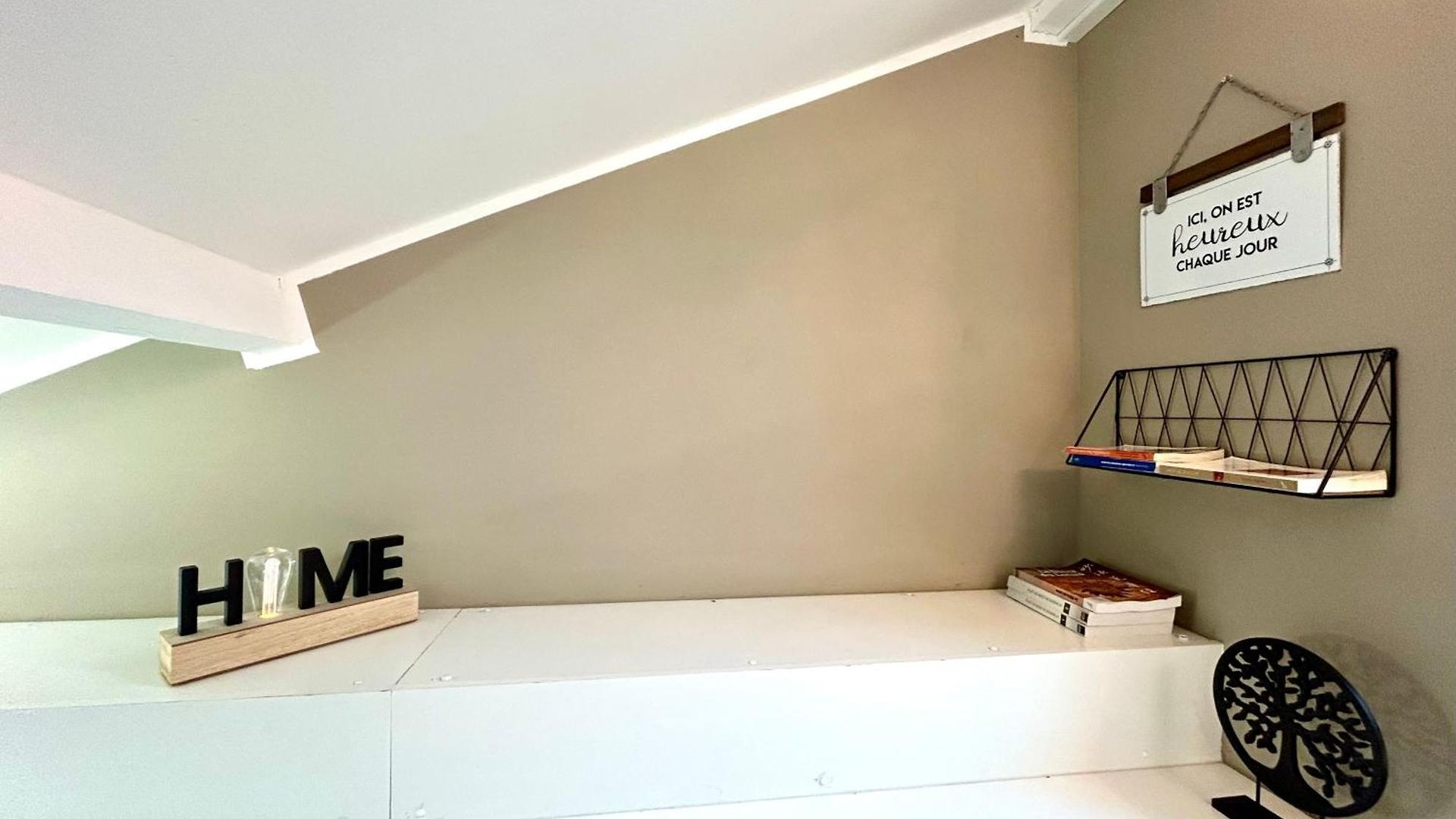 Lovely & Sunny Loft Heart Of With A/c! * Nice