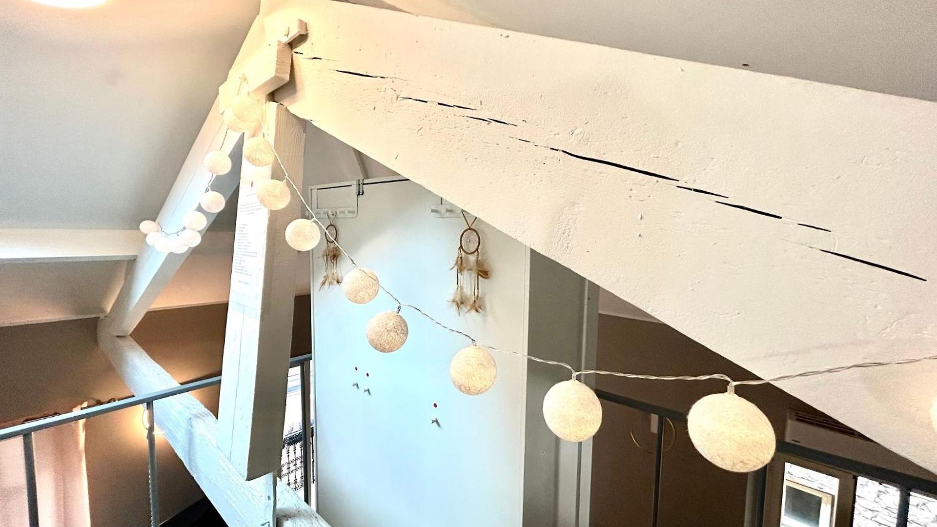 Lovely & Sunny Loft Heart Of With A/c!