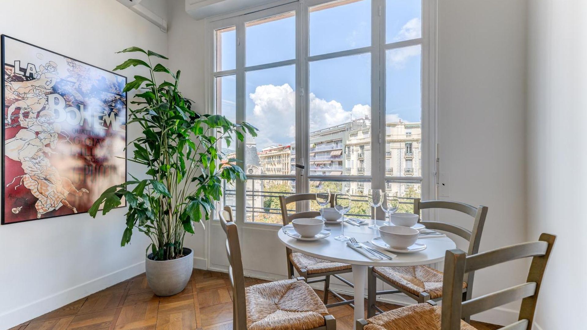 Elegant With Balconies In The Heart Of Hébergement de vacances *