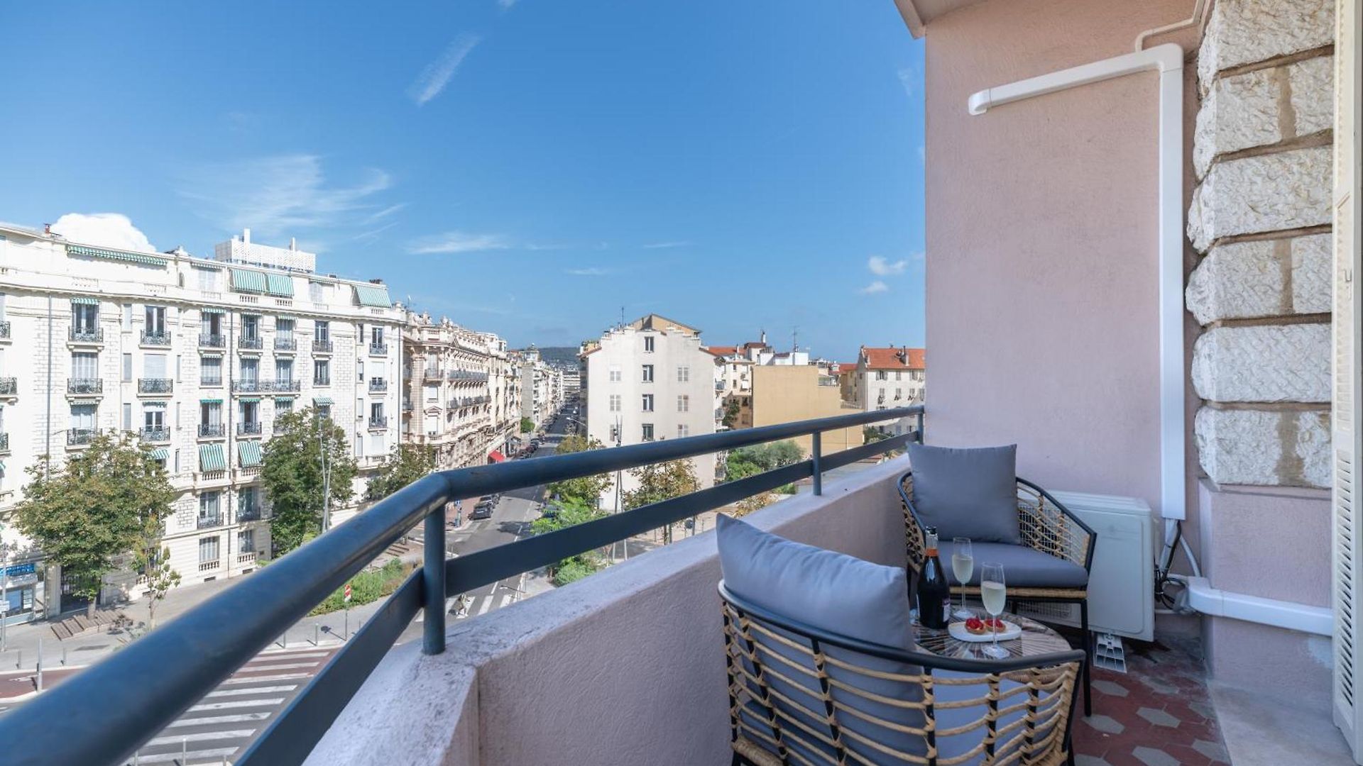 Elegant With Balconies In The Heart Of Hébergement de vacances *