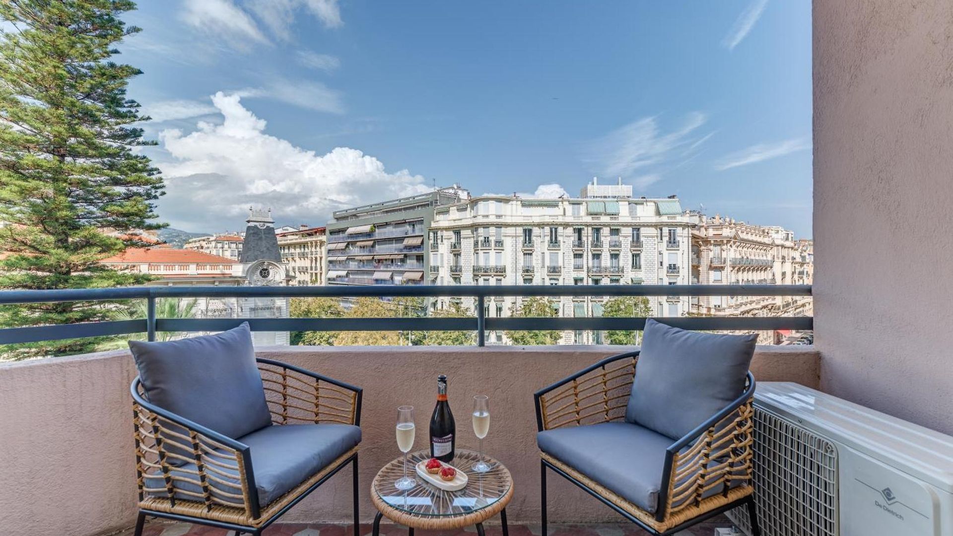 Elegant With Balconies In The Heart Of * Nice
