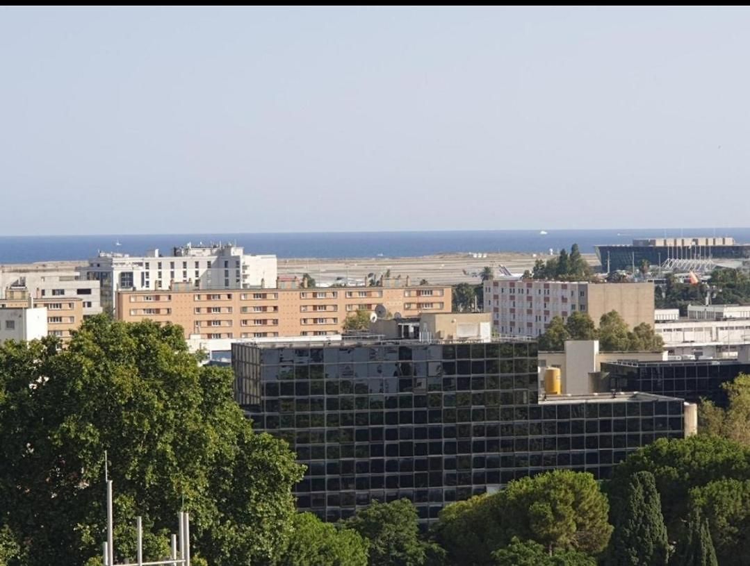 Grand 5 Chambres, 5 Television , 95 M2, Vue Mer, Tramway Sur Place, Gare Train 2 Min, Aeroport 5 Min , Large 5 Bedrooms, 5 Televisions, 95 M2, Sea View, Tram On Site, Train Station 2 Mins, Airport 5 Mins * Nice