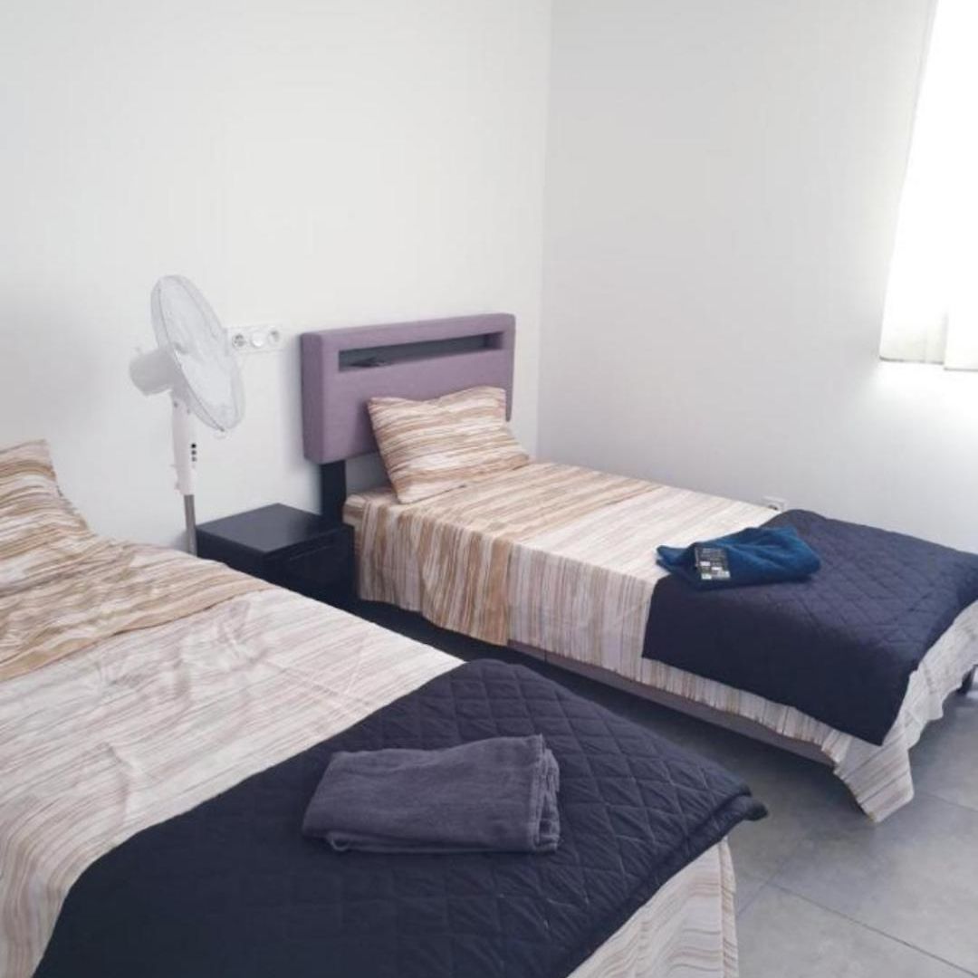 Grand 5 Chambres, 5 Television , 95 M2, Vue Mer, Tramway Sur Place, Gare Train 2 Min, Aeroport 5 Min , Large 5 Bedrooms, 5 Televisions, 95 M2, Sea View, Tram On Site, Train Station 2 Mins, Airport 5 Mins * Nice