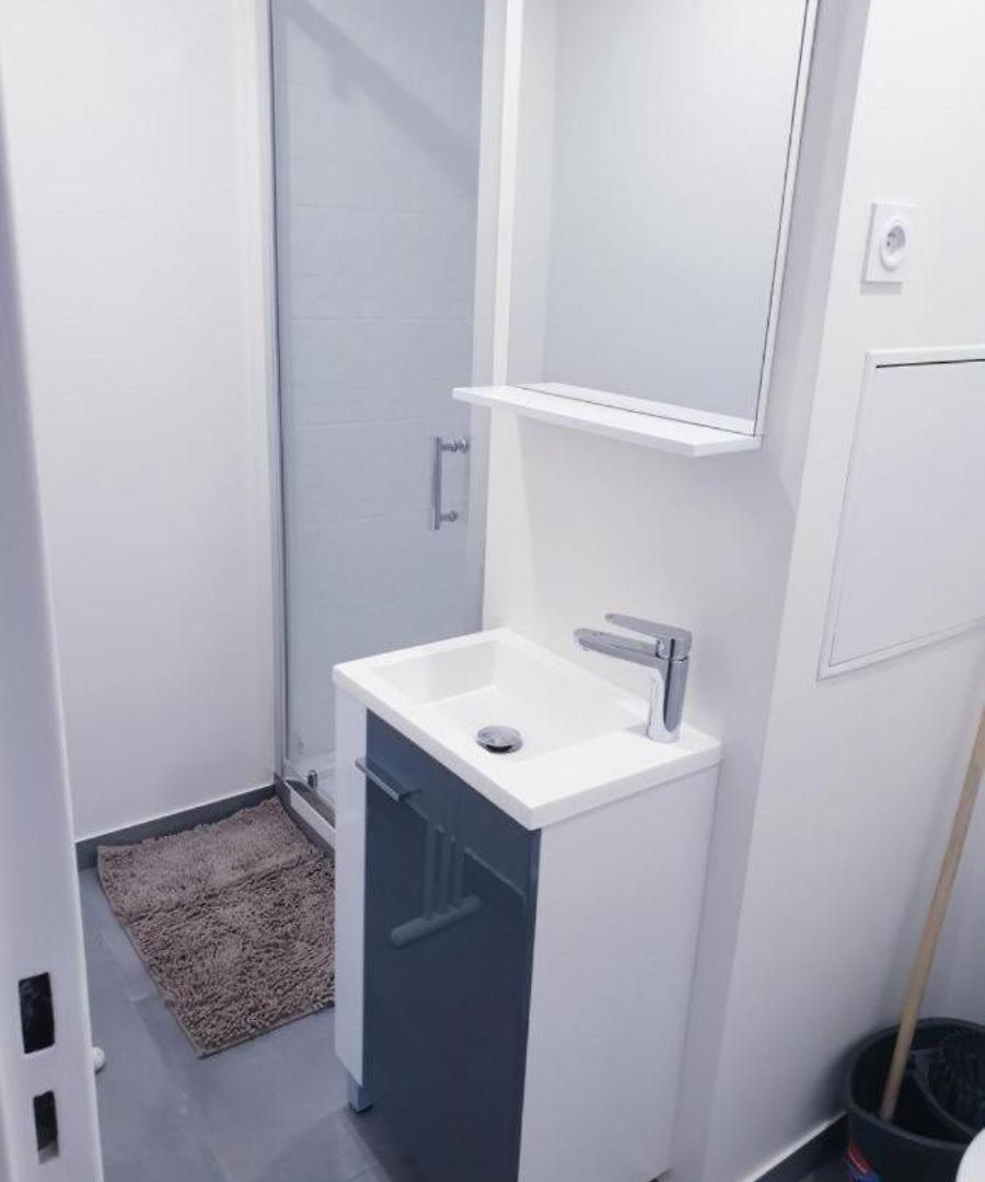 Grand 5 Chambres, 5 Television , 95 M2, Vue Mer, Tramway Sur Place, Gare Train 2 Min, Aeroport 5 Min , Large 5 Bedrooms, 5 Televisions, 95 M2, Sea View, Tram On Site, Train Station 2 Mins, Airport 5 Mins *