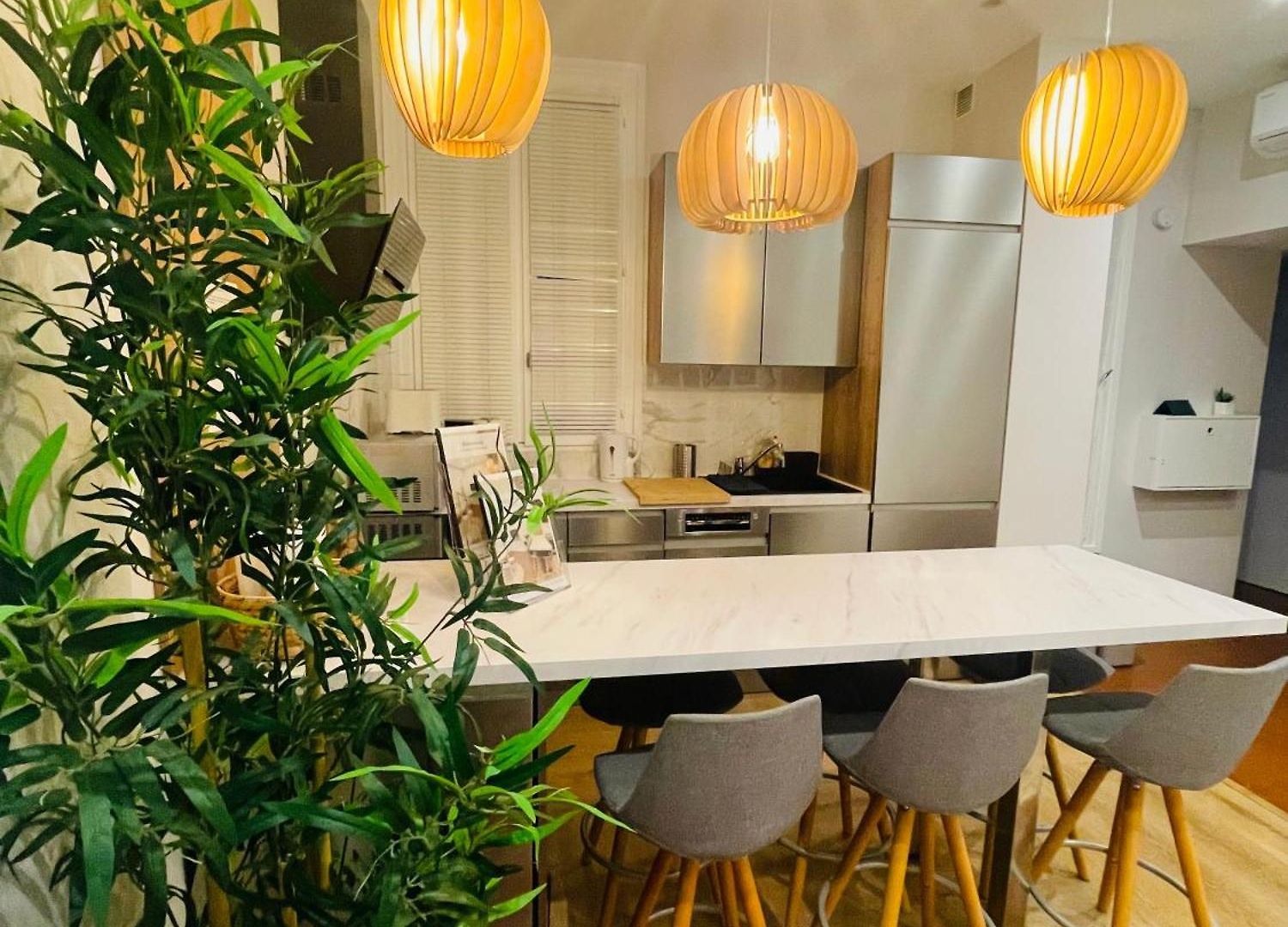 Old Town Place Rossetti Themed 2br Full Air Conditioning Apartment *