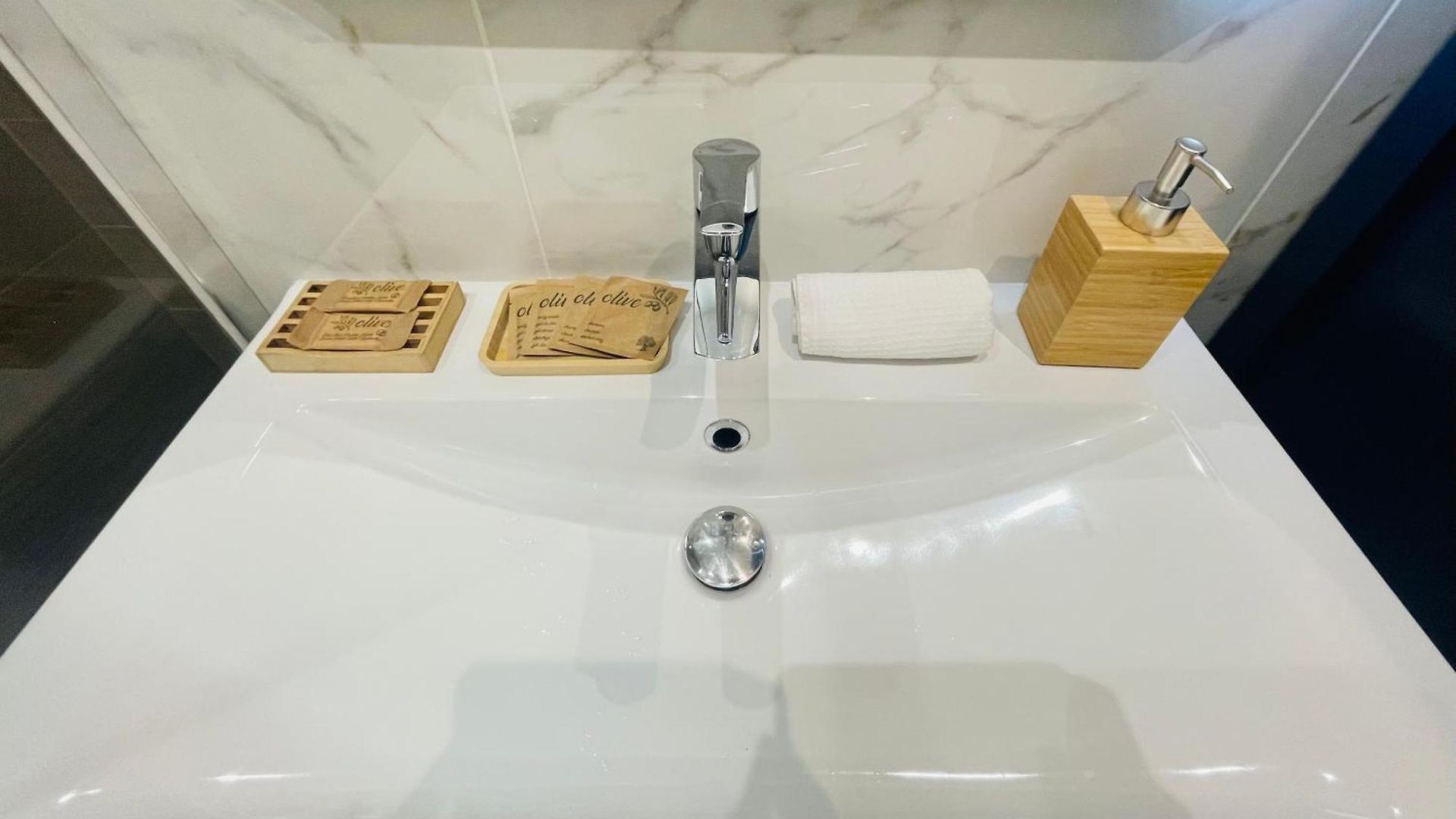 Old Town Place Rossetti Themed 2br Full Air Conditioning Apartment
