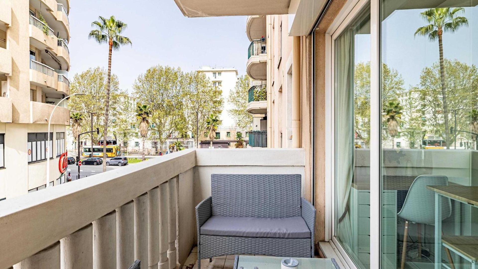 With Balcony & Pool -heart Of Appartement