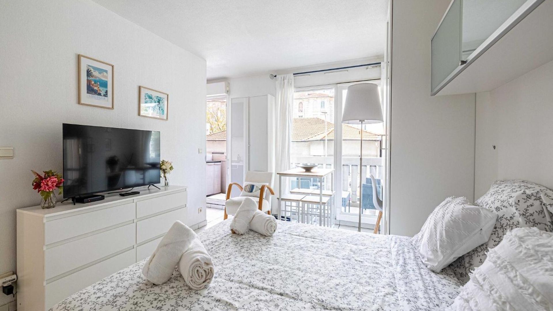 Appartement With Balcony & Pool -heart Of