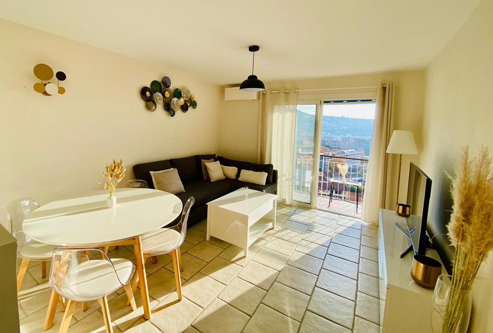 4 Pieces Avec Vue Et Stationnement Prive A * Nice