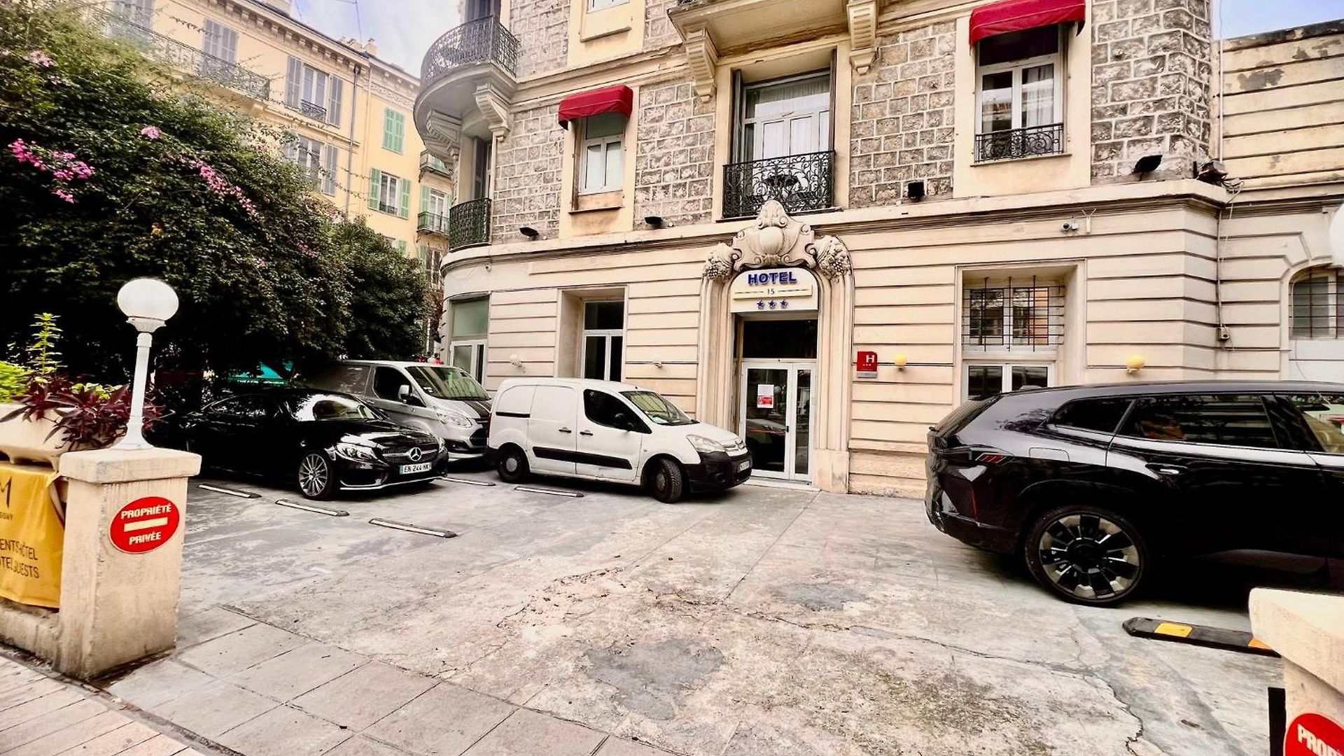 Liberation Center - Private Balcony - 24&7 Reception - Luggage Storage Appart hôtel