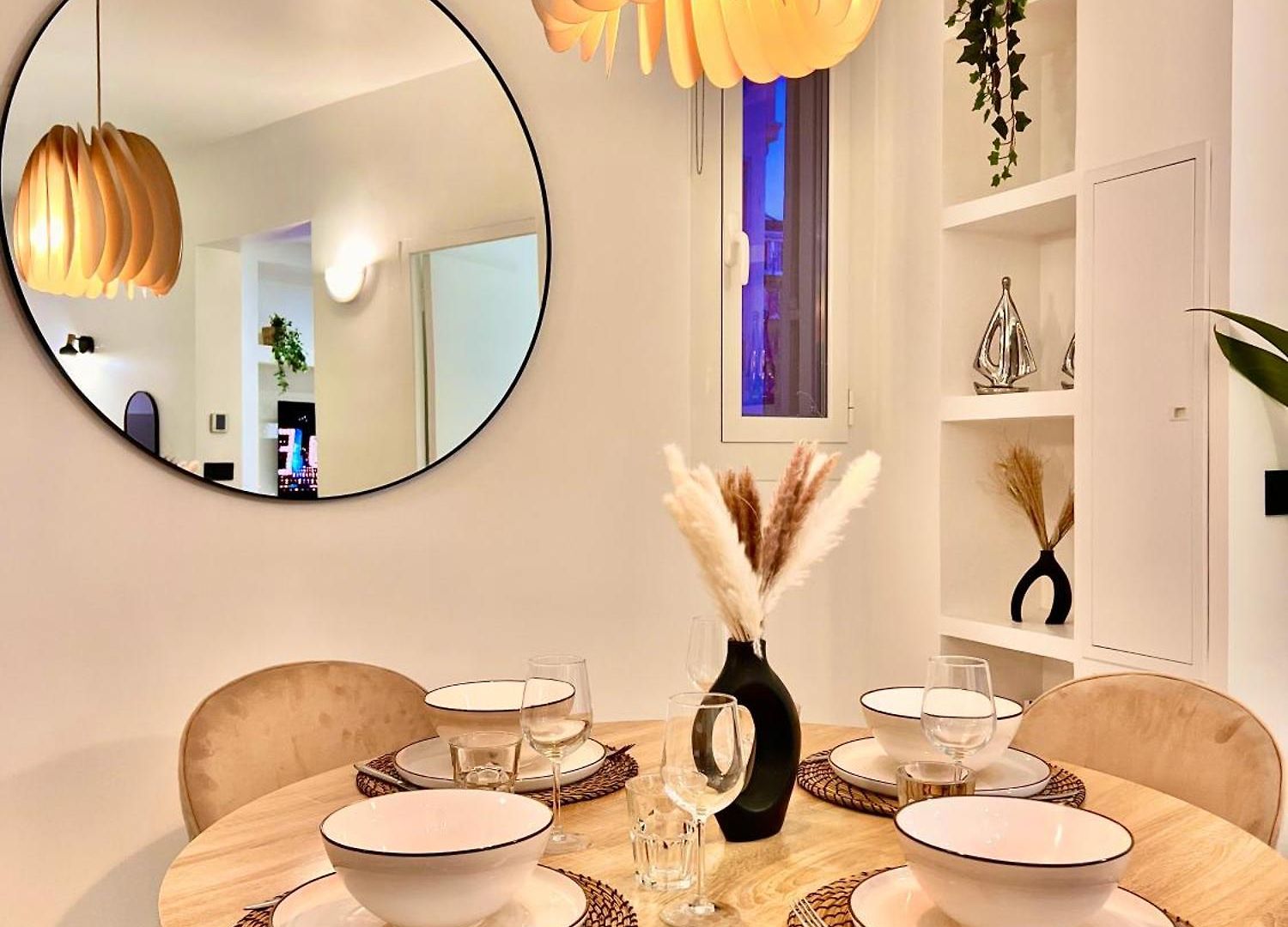 Liberation Center - Private Balcony - 24&7 Reception - Luggage Storage Appart hôtel