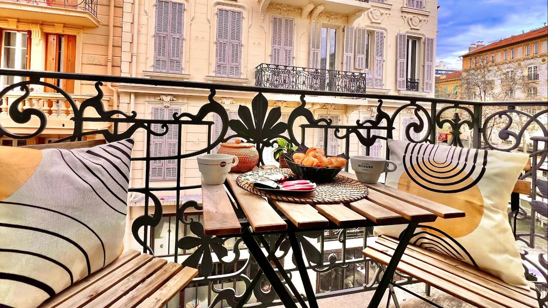 Liberation Center - Private Balcony - 24&7 Reception - Luggage Storage Appart hôtel Nice