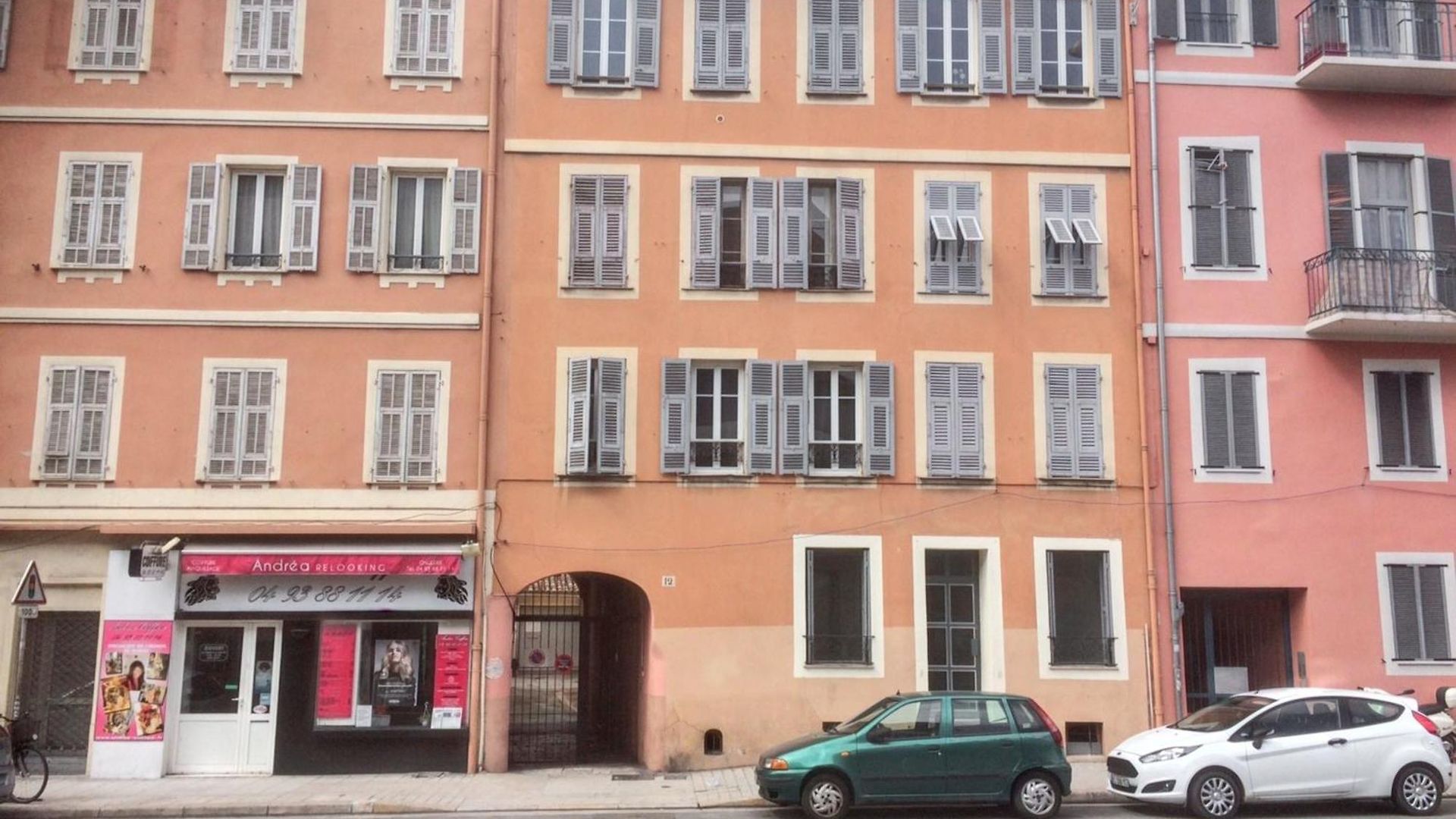 A / 50 M² / Vue Sur La *