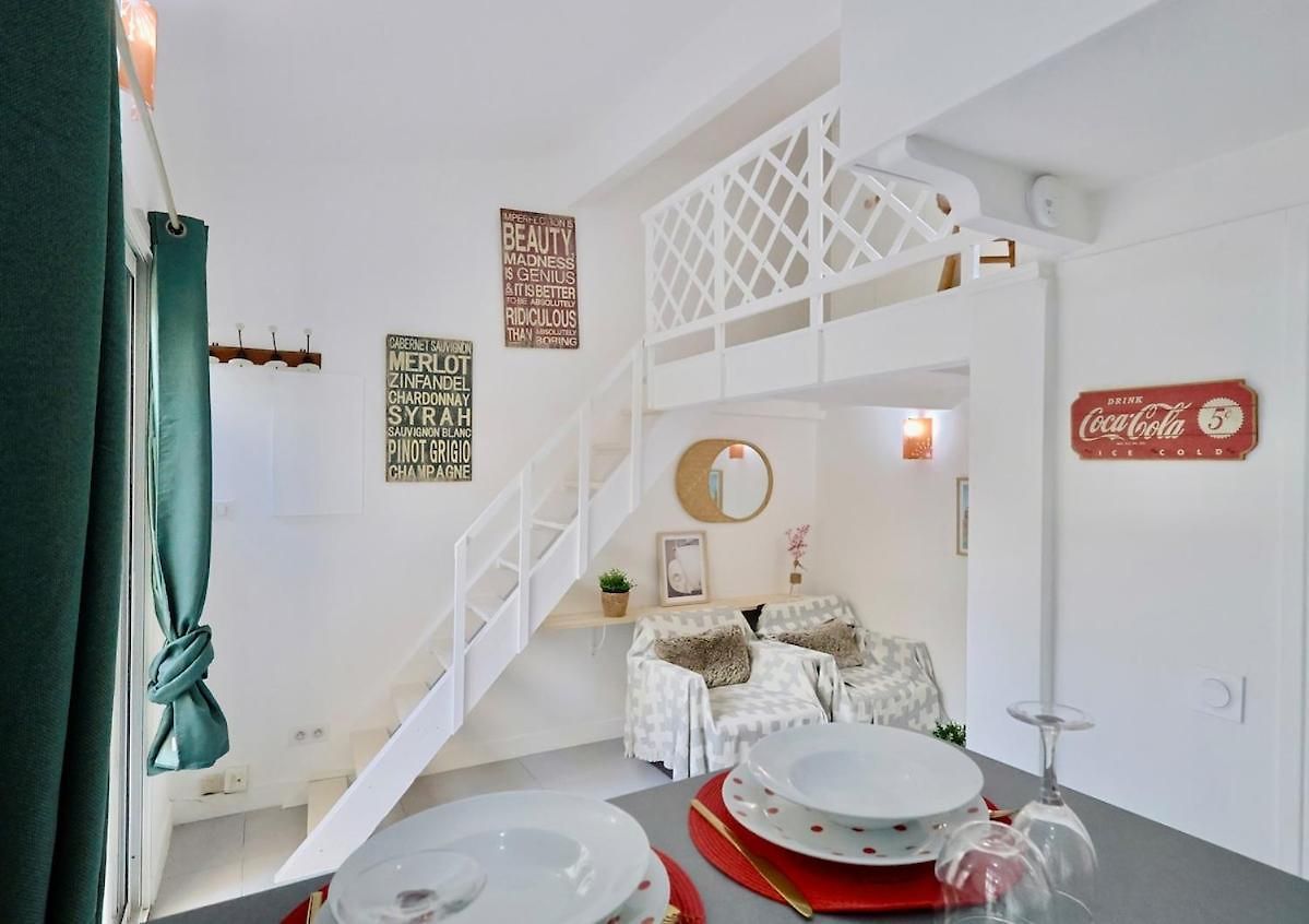 Ancienne Bâtisse En Plein Coeur Du Port Avec Clim Appartement