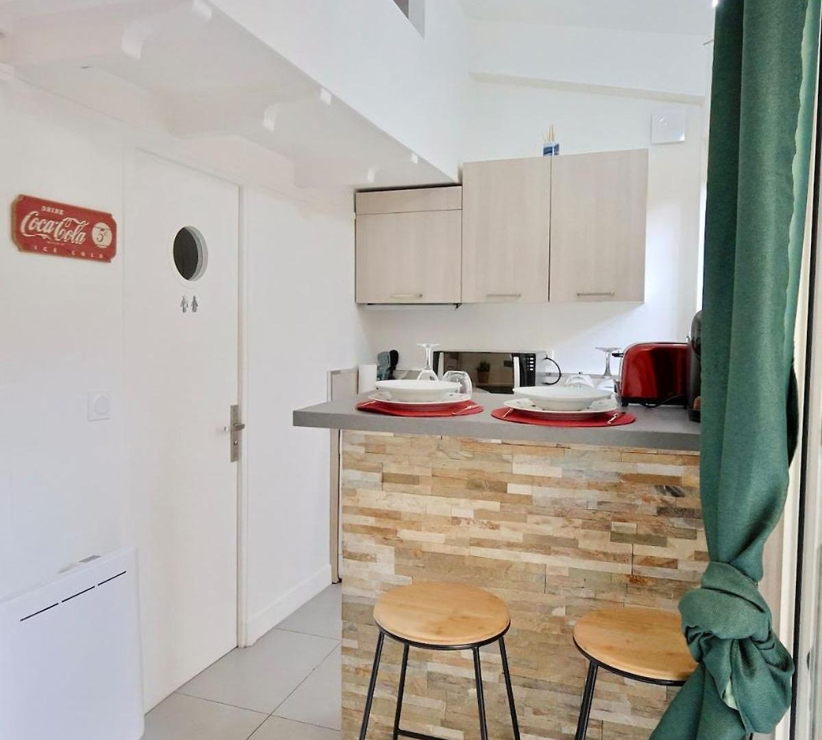 Appartement Ancienne Bâtisse En Plein Coeur Du Port Avec Clim *