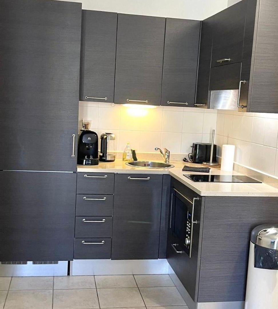 Place Grimaldi, Close To And Restaurants, With Balcony Appartement Nice