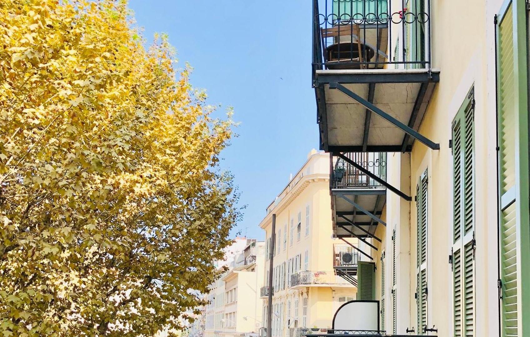 Place Grimaldi, Close To And Restaurants, With Balcony Nice